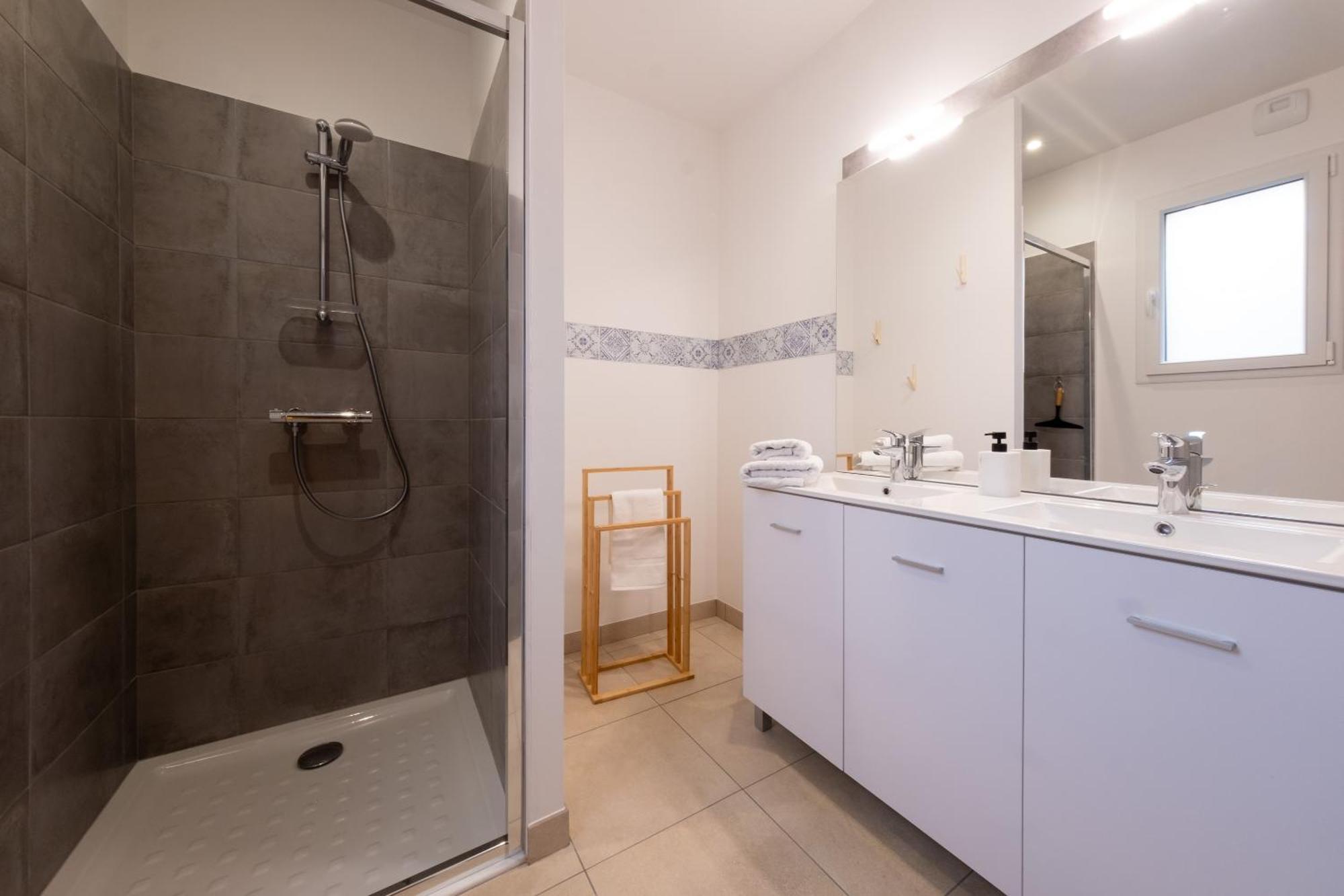 Appart Hotel La Gacilly-Centre Ville-Spa-Parking Екстериор снимка