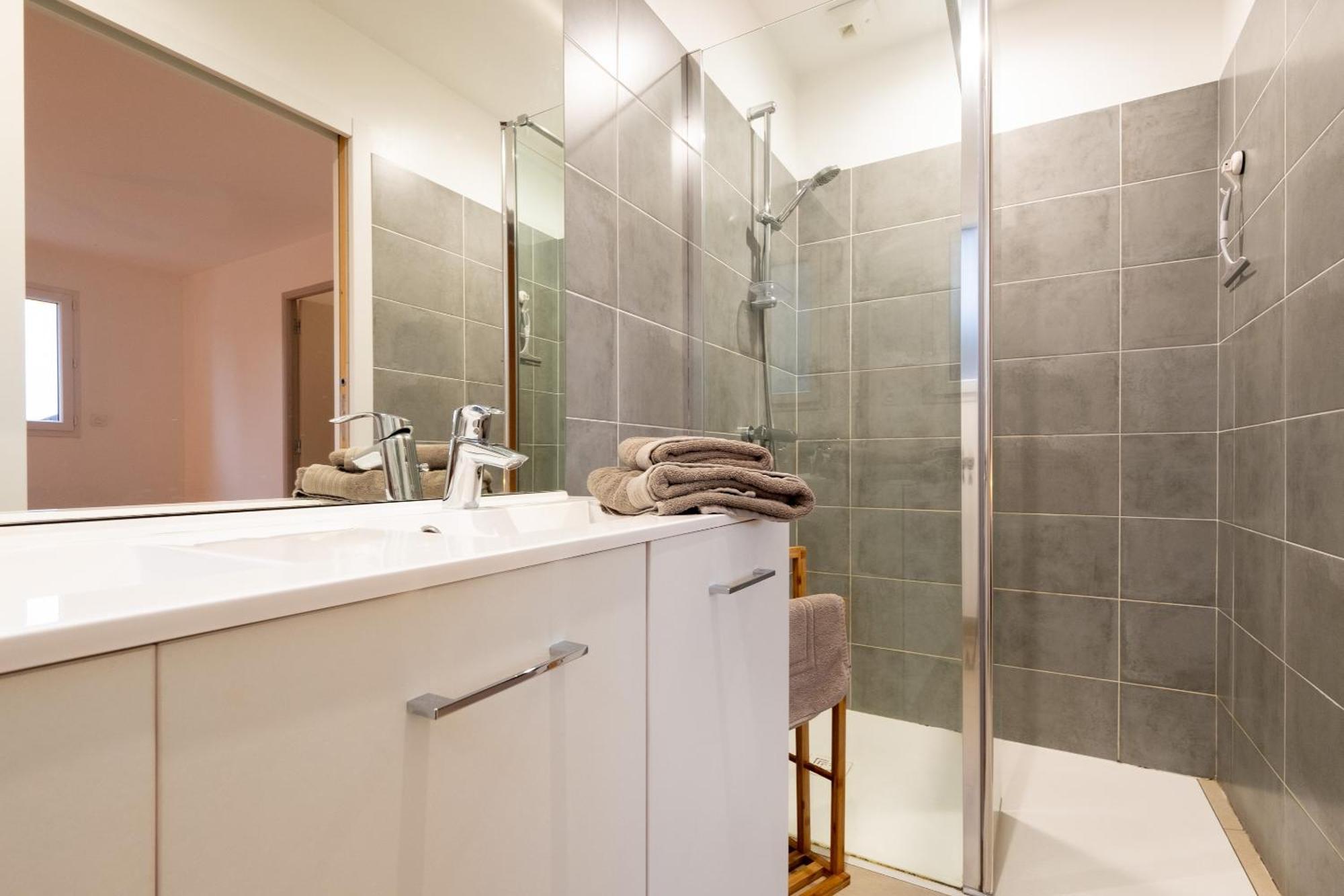 Appart Hotel La Gacilly-Centre Ville-Spa-Parking Екстериор снимка